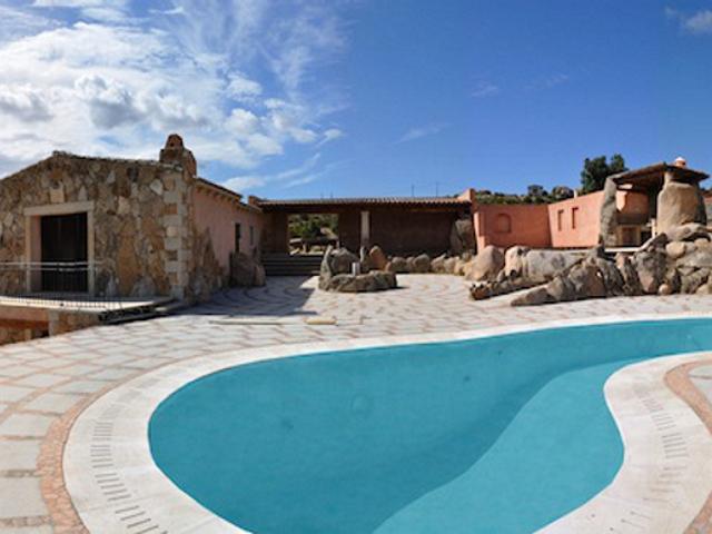 7-persoons vakantiehuis met zwembad - sardinie (1).jpg
