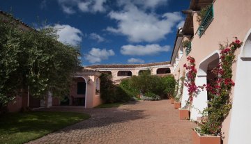 hotel sardinie orosei - resort cala ginepro - oost sardinie (9).jpg