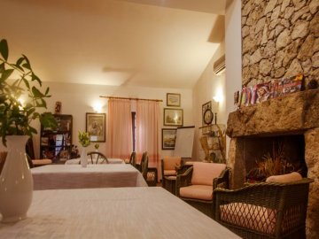 hotel-sardinie-cabras-sardinia4all (1).jpg