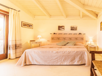 luxe-vakantiehuis-met-zwembad-in-noord-sardinie (32).png