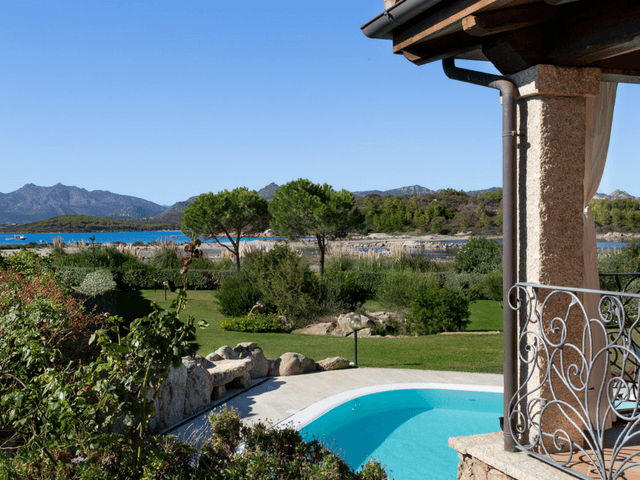 vakantiehuis met zwembad op sardinie - villa capo coda cavallo (1).png