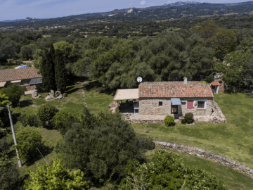jaddhu country resort sardinien costa smeralda drone view (1).png