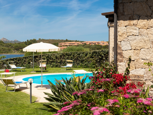 vakantiehuis met zwembad op sardinie - villa maresol (3).png