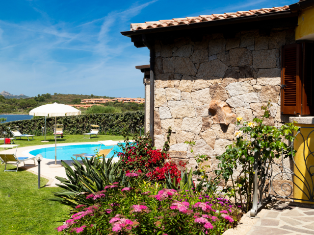 vakantiehuis met zwembad op sardinie - villa maresol (4).png