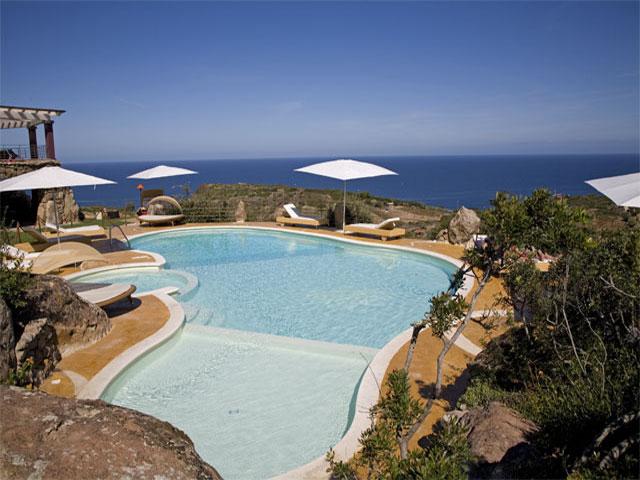 Het zwembad - Bajaloglia Resort- Castesardo