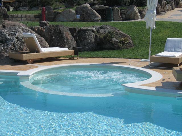 Zwembad met hydromassage - Hotel Bajaloglia_resort